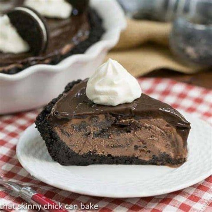 Ice cream pie topped with caramel sauce and cookies. 